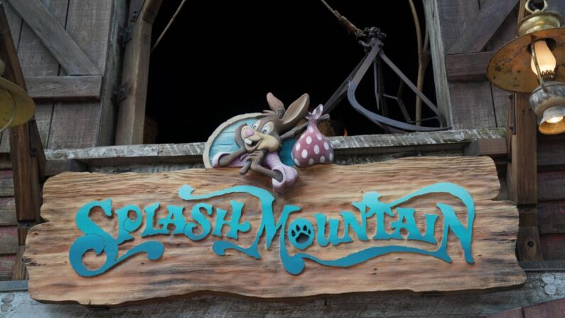 Una vista de la atracción Splash Mountain en el Magic Kingdom de Walt Disney World Resort en Orlando, Florida, el 23 de julio de 2020. (Bryan R. Smith/AFP vía Getty Images)