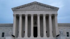 DOJ pide a Corte Suprema suspender orden que bloquea programa de condonación de préstamos estudiantiles