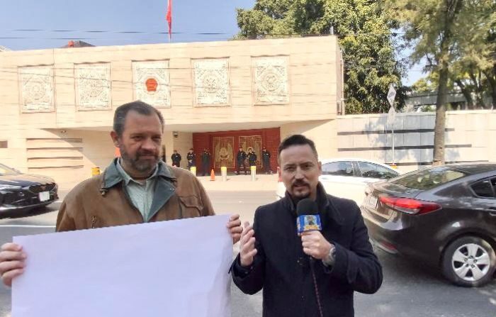 Un grupo de activistas mexicanos se concentró de manera pacífica este martes frente a la embajada China en la Ciudad de México para manifestar su apoyo a las protestas pacíficas llamadas revolución de las “Hojas en Blanco” en China, 20 de diciembre de 2022. (Cortesía de Raúl Tortolero)