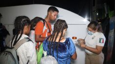 Cientos de migrantes se entregan a la autoridad en la frontera sur de México