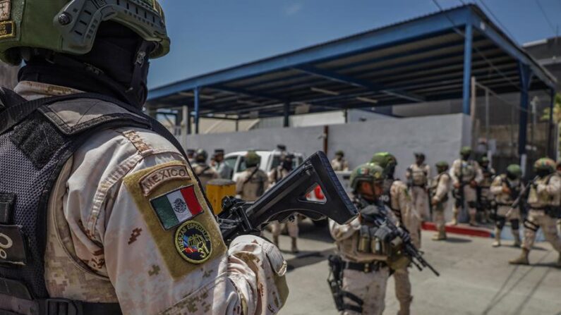 En una fotografía de archivo se ven miembros del Ejército mexicano. EFE/ Joebeth Terriquez