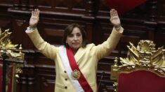 Dina Boluarte jura como primera presidenta de la historia de Perú