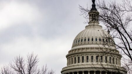 Legisladores de la Cámara aprueban ley de gastos provisionales para evitar el cierre del gobierno
