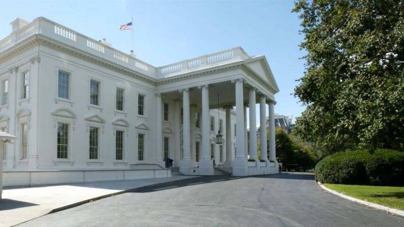 El exterior de la Casa Blanca, en Washington, DC, el 2 de octubre de 2003. (Foto de Alex Wong/Getty Images)