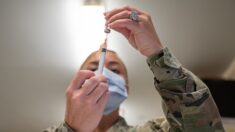 Soldado de la Guardia Nacional dice que le aplicaron la vacuna COVID en lugar de vacuna antiinfluenza