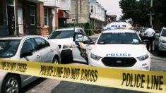 Dueño de gasolinera en Filadelfia se ve obligado a contratar guardias con AR-15 tras aumento de crimen