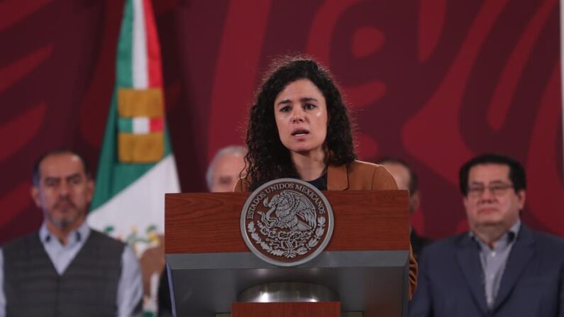 La secretaría del Trabajo de México, Luisa María Alcalde, habla durante la rueda de prensa de la Presidencia, el 1 de diciembre de 2022, desde el Palacio Nacional en la Ciudad de México (México). EFE/ Sáshenka Gutiérrez