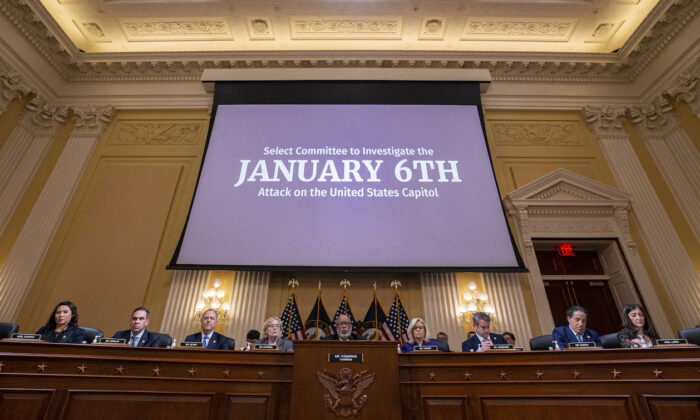 El Comité del 6 de enero se reúne en el Canon House Office Building, en el Capitolio de EE.UU., el 19 de diciembre de 2022. (Al Drago/Getty Images)