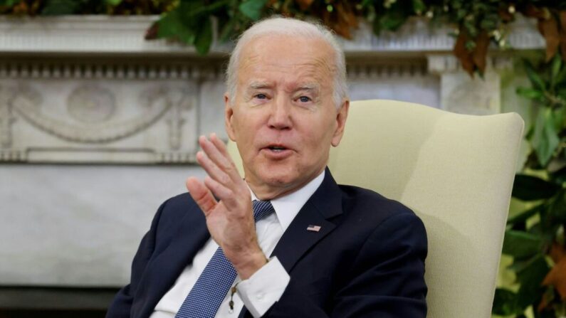 El presidente Joe Biden en el Despacho Oval de la Casa Blanca en Washington, el 1 de diciembre de 2022. (Ludovic Marin/AFP vía Getty Images)
