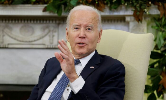 El presidente Joe Biden en el Despacho Oval de la Casa Blanca en Washington, el 1 de diciembre de 2022. (Ludovic Marin/AFP vía Getty Images)
