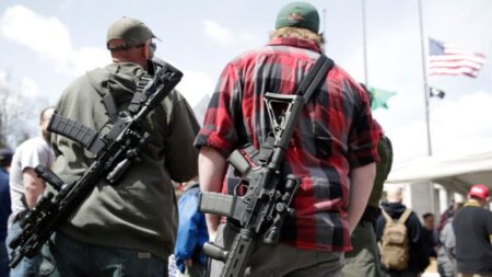 La prohibición de armas semiautomáticas del estado de Washington enfrenta varias impugnaciones legales