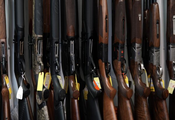 Armas en una imagen de archivo. (Timothy A. Clary/AFP vía Getty Images)
