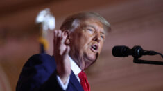 Trump promete prohibir que los federales apunten a la “información errónea” si es elegido