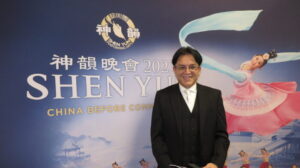 Shen Yun “me hizo llorar”, dice decano de Universidad