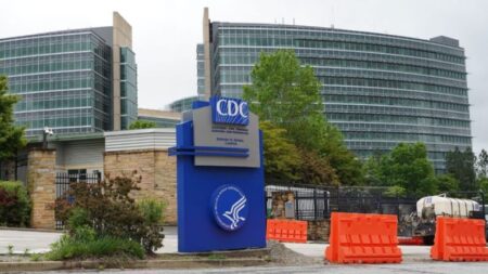 Los CDC revelan nueva variante de rápida propagación de COVID-19 en Estados Unidos