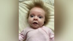 Bebé nace con el cabello increíblemente despeinado: “No se queda en su sitio”: