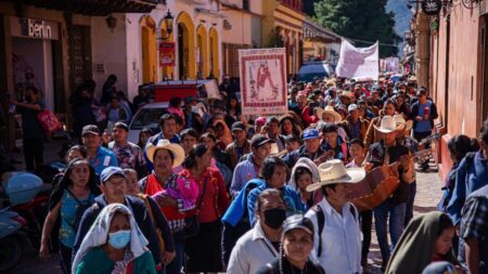 Indígenas marchan contra la violencia y megaproyectos en el sur de México