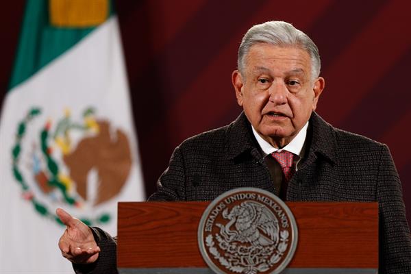 El presidente de México, Andrés Manuel López Obrador habla durante una conferencia matutina en Palacio Nacional en Ciudad de México (México). EFE/Isaac Esquivel
