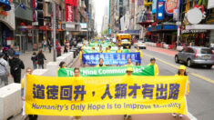 Chinos hallan luz en artículo del fundador de Falun Gong: “Un mensaje crucial para los seres humanos”