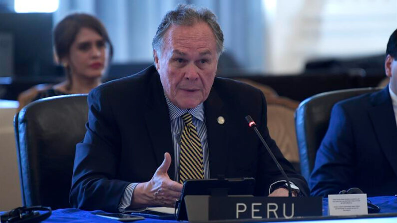 El representante permanente de Perú ante la Organización de Estados Americanos (OEA), Harold Forsyth, en una fotografía de archivo. EFE/Lenin Nolly