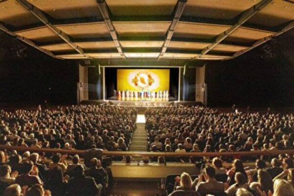 “Hasta la salvación”: Público de Frankfurt siente una chispa divina al ver Shen Yun