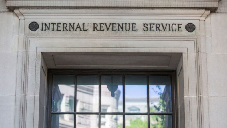 El edificio del Servicio de Impuestos Internos (IRS) se levanta el 15 de abril de 2019 en Washington, DC. (Zach Gibson/Getty Images)
