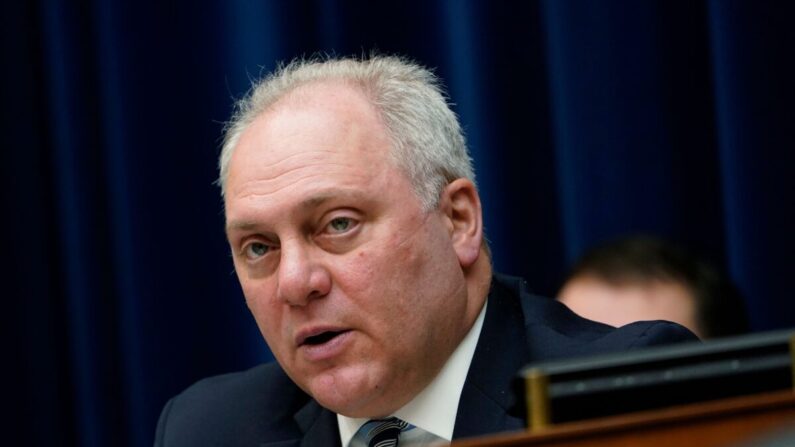 El representante Steve Scalise (R-La.) habla durante una audiencia del Subcomité Selecto de la Cámara sobre la Crisis del Coronavirus en el Edificio de Oficinas de la Cámara Rayburn en el Capitolio en Washington el 19 de mayo de 2021. (Susan Walsh/Pool/AFP vía Getty Images)
