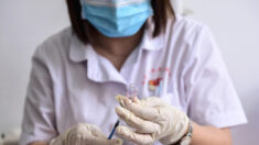 Víctimas de lesiones causadas por vacuna china contra COVID exigen investigación justa e indemnización