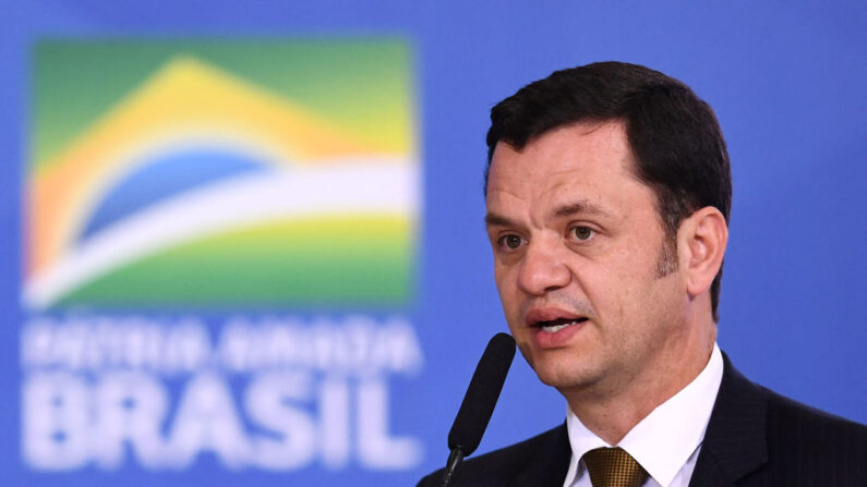 El exministro brasileño de Justicia, Anderson Torres, pronuncia un discurso durante un acto de presentación del nuevo documento nacional de identidad y pasaporte en el Palacio de Planalto de Brasilia el 27 de junio de 2022. (Evaristo Sa/AFP vía Getty Images)
