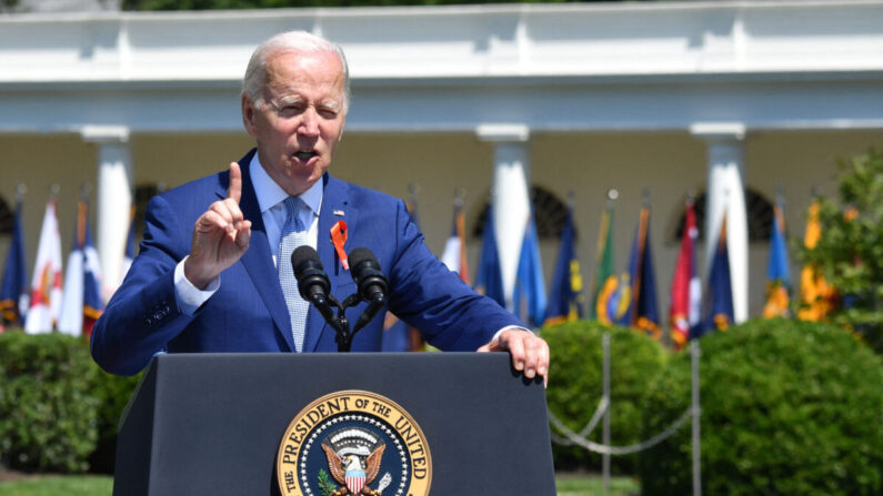 El presidente Joe Biden habla durante un acto conmemorativo de la aprobación de la Ley de Comunidades más Seguras en la Casa Blanca en Washington el 11 de julio de 2022. (Nicholas Kamm/AFP vía Getty Images)
