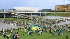 Partidarios de Bolsonaro irrumpen en el edificio del Congreso y el Palacio Presidencial de Brasil