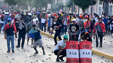 Enfrentamientos en Lima en «gran marcha» contra el gobierno de Boluarte