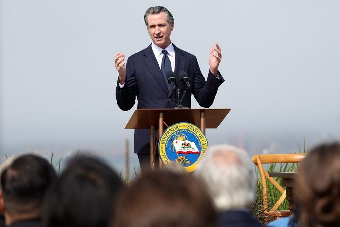 El gobernador de California Gavin Newsom habla durante una conferencia de prensa el 06 de octubre de 2022 en San Francisco, California.(Justin Sullivan/Getty Images)