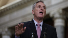 McCarthy nombra a 2 de sus opositores del GOP para comité clave de la Cámara de Representantes