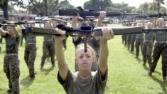 Ejército de EE.UU. desarrolla programa para ayudar a aspirantes a soldados a cumplir requisitos de admisión