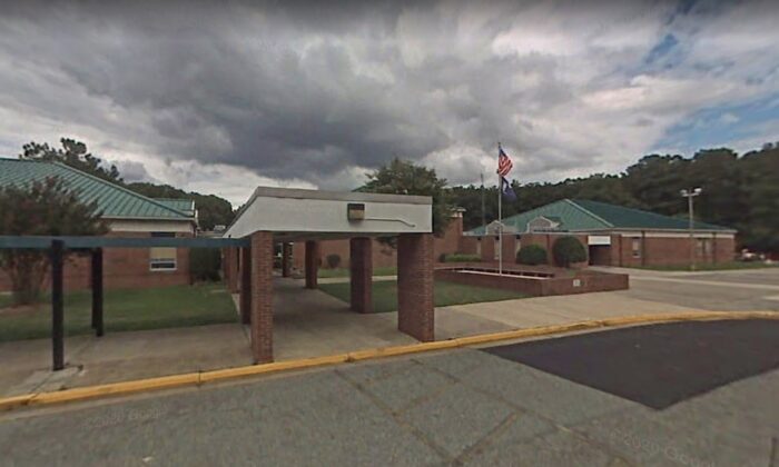 Escuela primaria Richneck en Newport News, Virginia. (Captura de pantalla vía The Epoch Times)