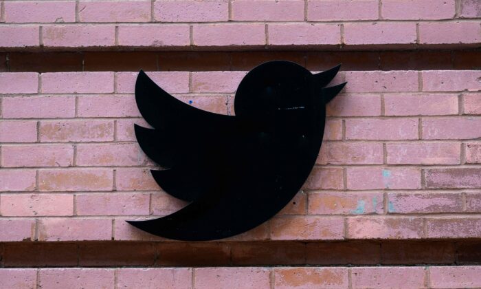 El logotipo de Twitter en sus oficinas de Nueva York, el 12 de enero de 2023. (Angela Weiss/AFP vía Getty Images)
