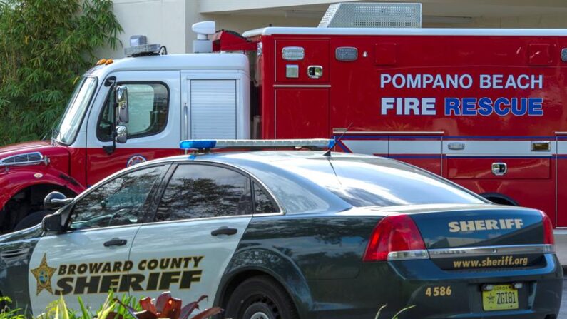 Un hombre sospechoso de asaltar a mano armada un banco en Florida (EE.UU.), murió este lunes de varios disparos tras enfrentarse a los agentes de la policía que le perseguían por las calles de la localidad de Pompano Beach, informaron las autoridades. Imagen de archivo. EFE/Giorgio Viera