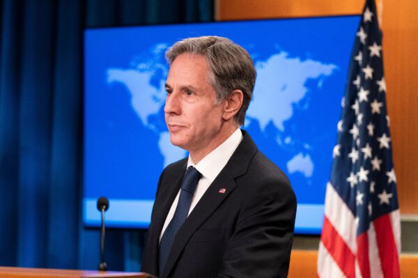 El secretario de Estado Antony Blinken habla sobre Afganistán durante una rueda de prensa en el Departamento de Estado en Washington el 25 de agosto de 2021. (Alex Brandon/Pool/AFP vía Getty Images)