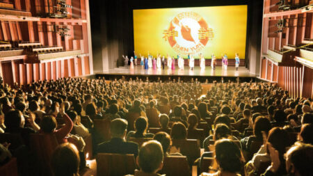 Nuestras almas son sanadas por Shen Yun, dice audiencia japonesa