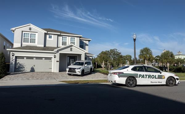 Imagen de la casa en Florida donde se hospeda el expresidente brasileño Jair Bolsonaro. EFE/EPA/CRISTOBAL HERRERA-ULASHKEVICH
