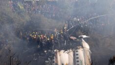 Funcionarios: Accidente aéreo deja al menos 68 muertos en Nepal