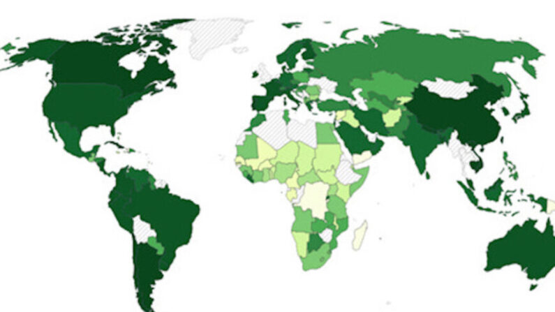 Porcentaje de personas que recibieron al menos una dosis de la vacuna contra COVID-19. (Captura de pantalla/Our World in Data) 