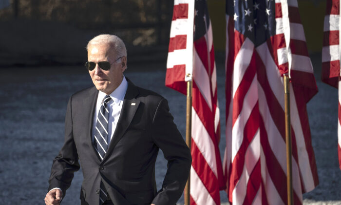 El presidente de Estados Unidos, Joe Biden, llega al Portal norte del túnel de Baltimore y Potomac en Baltimore, Maryland, el 30 de enero de 2023. (Drew Angerer/Getty Images)