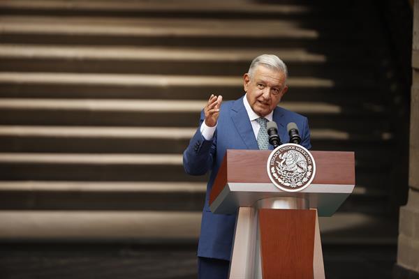 El presidente de México, Andrés Manuel López Obrador, ofrece declaraciones, en el Palacio Nacional en Ciudad de México (México), el 10 de enero de 2023. EFE/José Méndez
