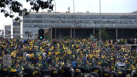 Fiscalía brasileña rechaza sancionar a diputados acusados de incitar disturbios