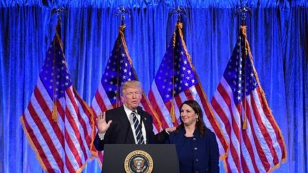 Trump reacciona a la reelección de la presidenta del RNC, Ronna McDaniel