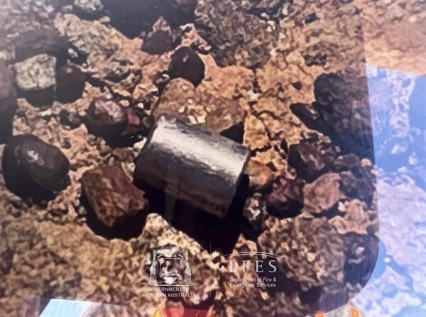 Diminuta cápsula radiactiva extraviada por la minera Rio Tinto. EFE/Departamento de Bomberos y Servicios de Emergencia de Australia Occidental 
