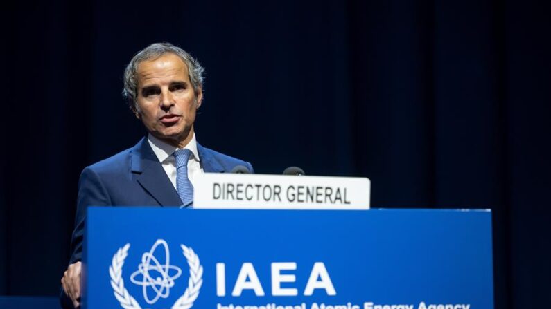 Rafael Mariano Grossi, director general del OIEA, pronuncia un discurso en la sede del OIEA en Viena, Austria, el 26 de septiembre de 2022. (Viena) EFE/EPA/Christian Bruna