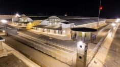 Bukele inaugura cárcel más grande de América para retener unos 40,000 pandilleros